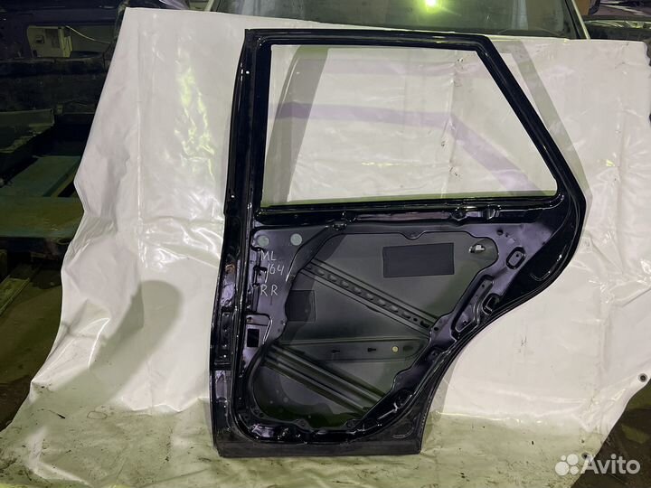 Задняя правая дверь Мерседес мл 164