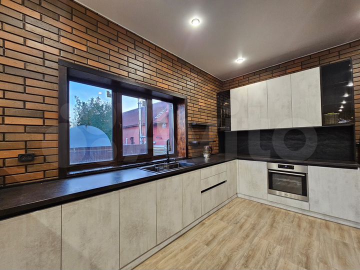 Дом 263,9 м² на участке 6,2 сот.