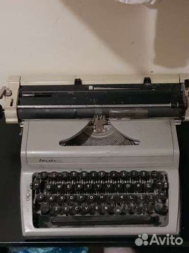 Пишущая машинка Любава СССР с лат. шрифтом