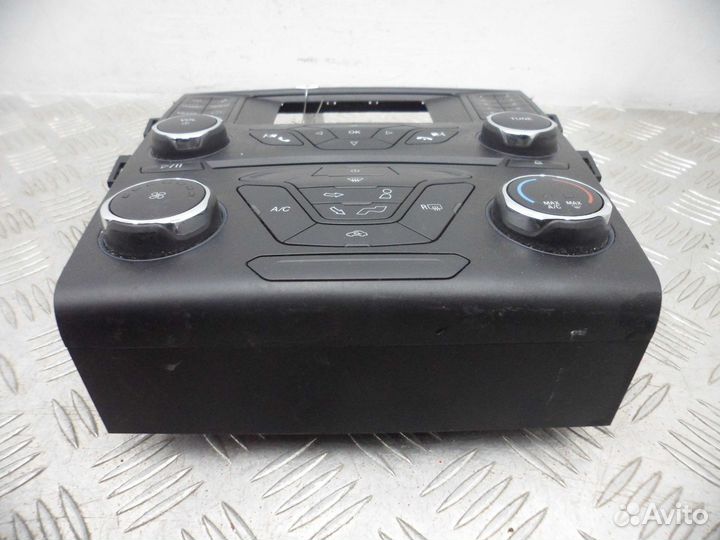 Панель управления магнитолой Ford Fusion 2 USA DS7