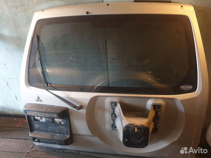 Продам дверь багажника на Mitsubishi Pajero v63w,v