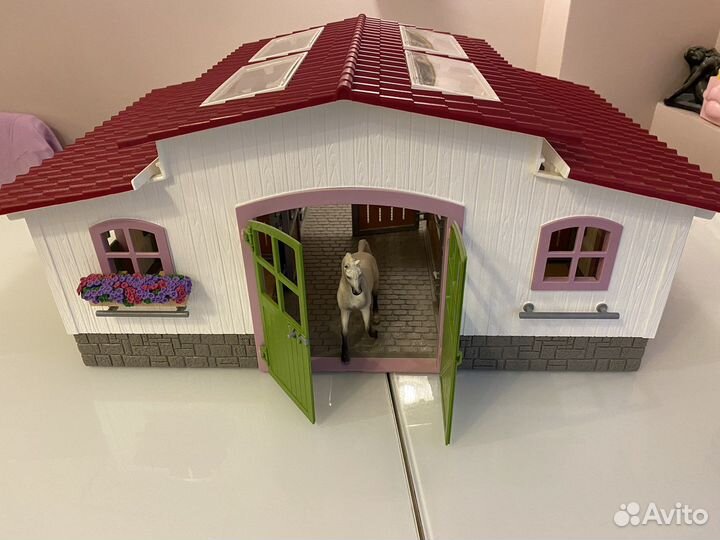 Игровой центр конюшня Schleich