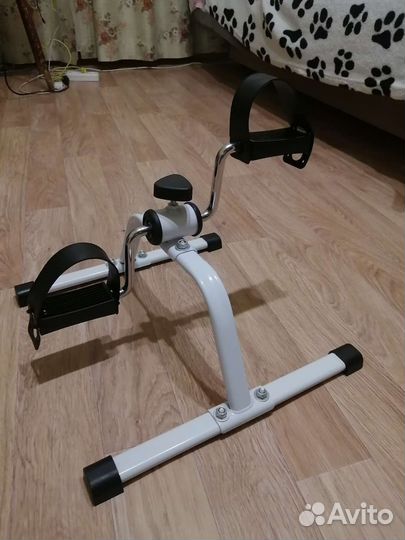 Педальный тренажер для ног и рук