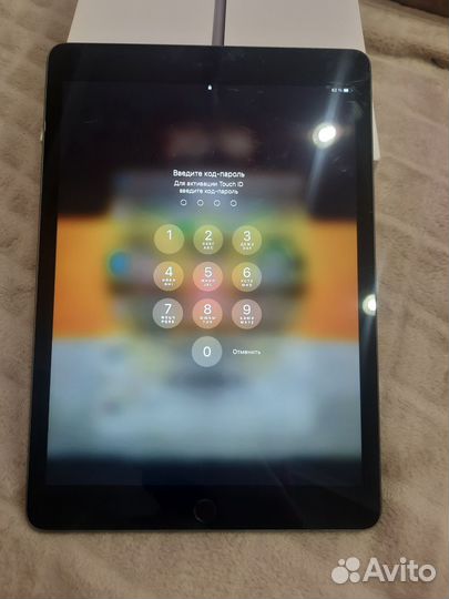 Продам iPad (9-го поколения) Wi-Fi 64 гб 10,2 2021