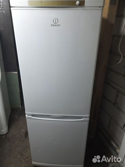 Холодильник бу indesit