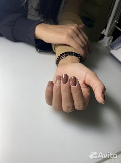 Маникюр(классика,аппаратный,комби),наращивание ног