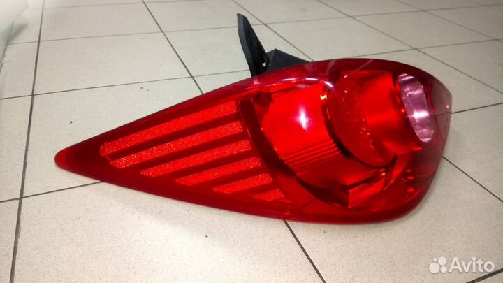 Фонарь задний Nissan tiida