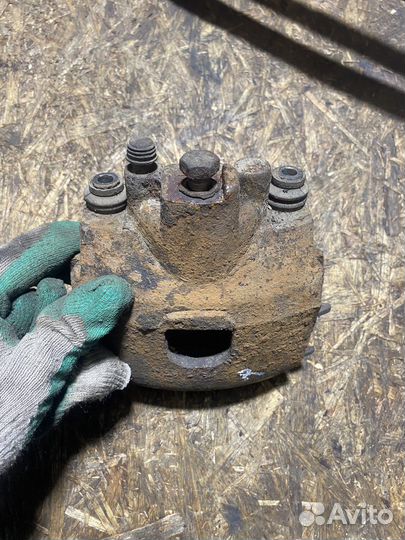 Суппорт передний правый dodge intrepid 2