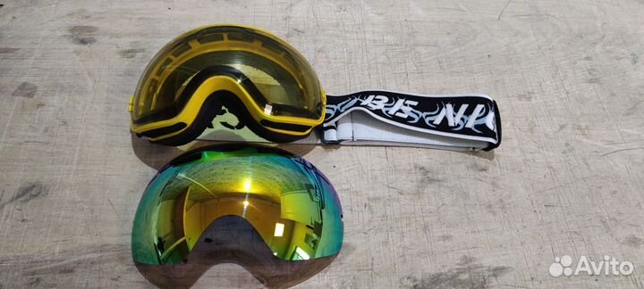 Сноубордические/горнолыжные очки