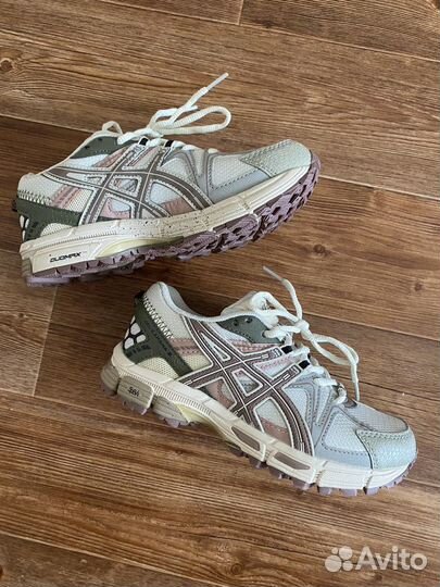 Кроссовки женские asics