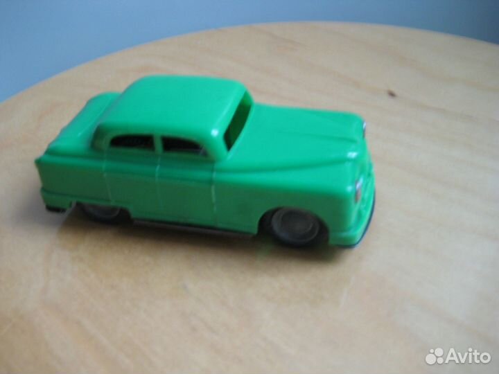 Машинка детская инерционная конец 50-х годов ххв