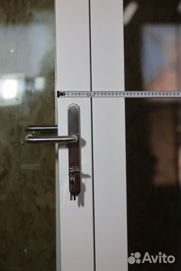 Дверь металлическая со стеклом