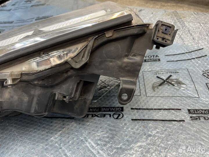Фара левая Land Cruiser 200 15-22 оригинал