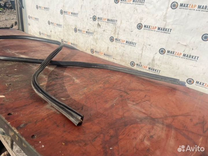 Уплотнительная резинка перед прав Chery Tiggo