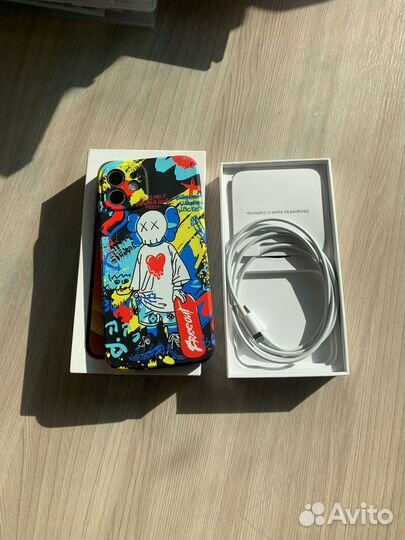 Телефон iPhone 12
