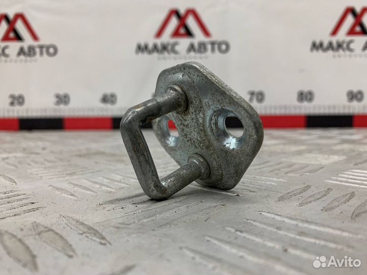 Б/У ответная часть замка двери задний правый Mazda