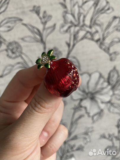 Брошь новая гранат
