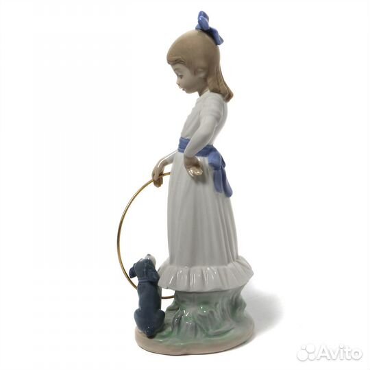 Фарфоровая фигура Девочка с щенком. NAO by Lladro