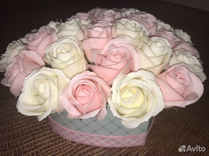 Букет из 33 мыльных роз в коробке-сердце
