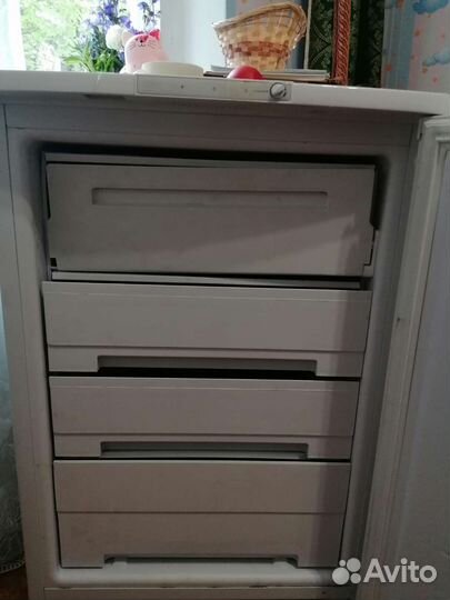 Бу маленький морозильник, все отсеки морозильные