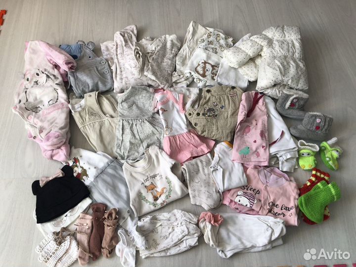 Детские вещи и коврик пазл