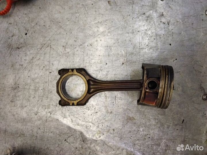 Поршень с шатуном Skoda Octavia А5 caxa 1 2011