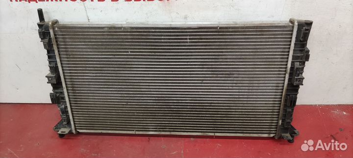 Радиатор охлаждения Ford Focus 2