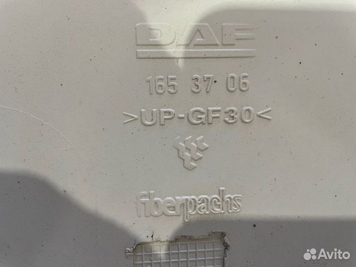 Спойлер верхний правый Daf Xf 105 MX 2009