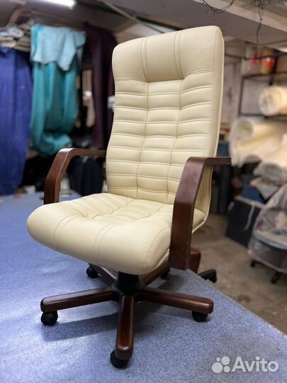 Кресло компьютерное руководительское