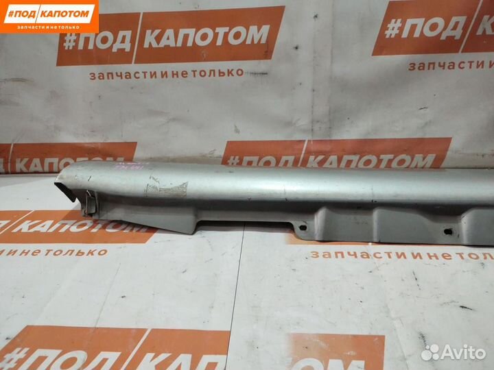 Накладка на порог правая Toyota Avensis 2 (T250)