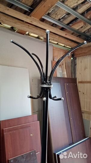 Вешалка для одежды напольная металлическая