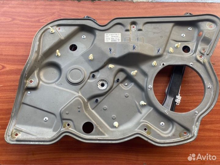 Стеклоподъемник передний правый Skoda Octavia A5