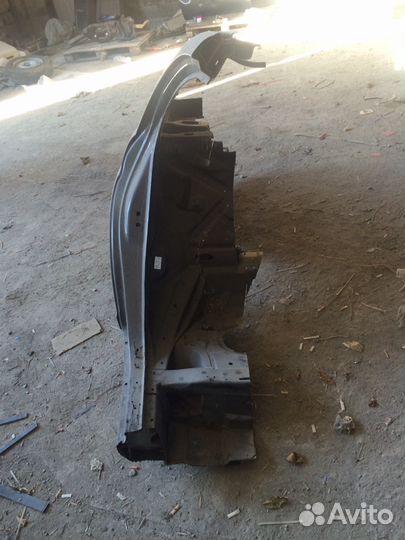 Задняя правая крыло на Mercedes 221