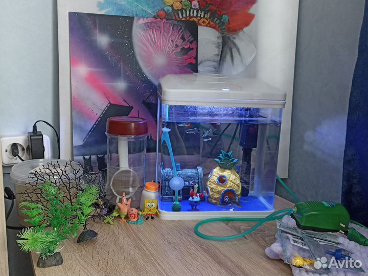 Аквариум + рыбки гуппи