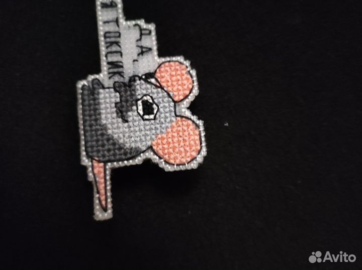 Значки с крысой Крис