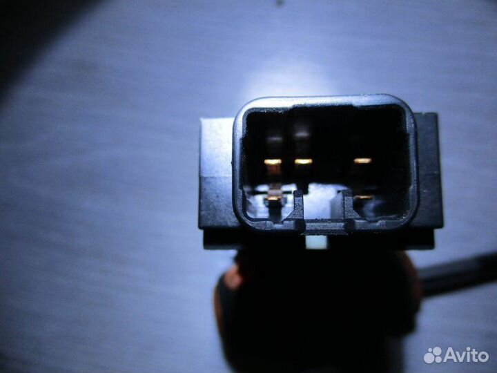 Кнопка выключатель Toyota Avensis 2 2001