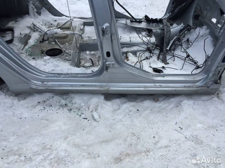 Б/У Порог со стойкой правый 1608032980