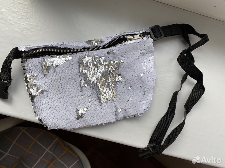 Поясная сумка с пайетками