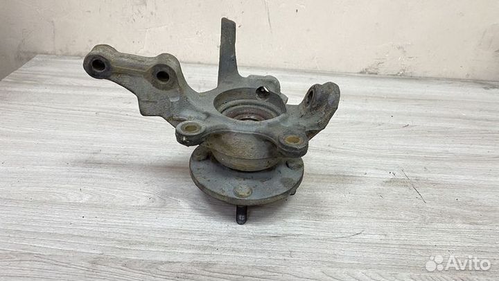 Кулак передний правый Nissan Bluebird Sylphy