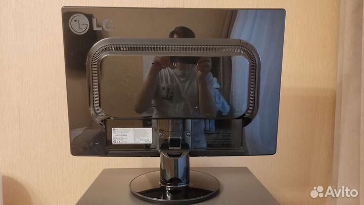 Монитор LG 22 дюйма