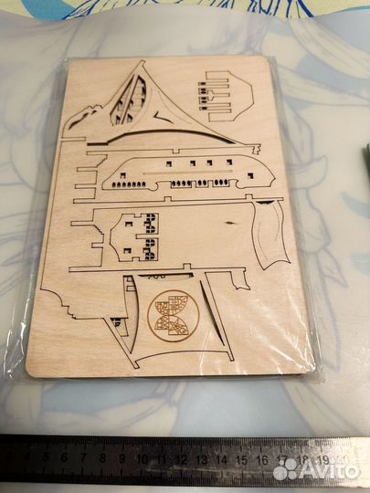 Деревянный корабль, пазл и детский путеводитель