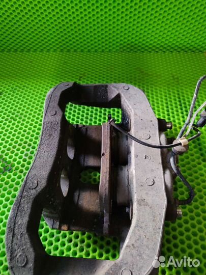 Суппорт передний правый ауди а8 д3 3.7