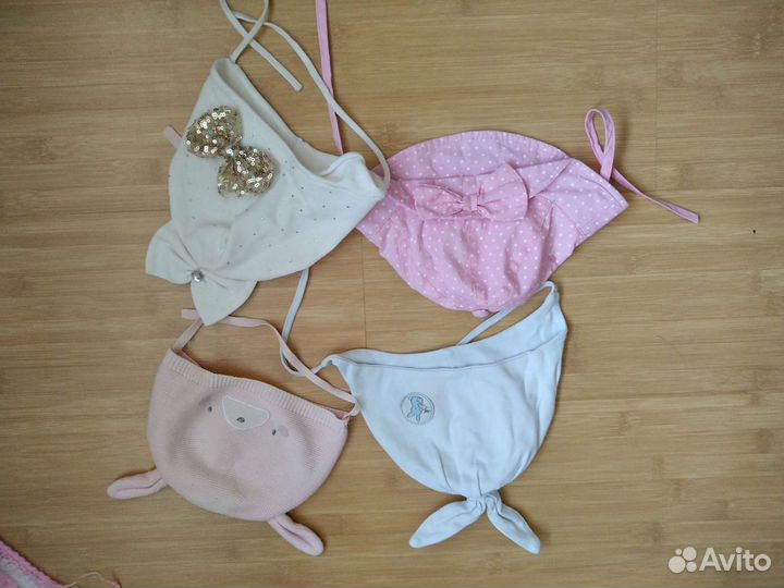 Пакет из 8 шапочек на девочку