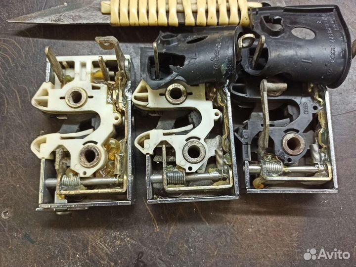 Замок двери левой водительской audi 80 хром