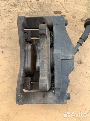 Суппорт передний левый Volvo Xc 90