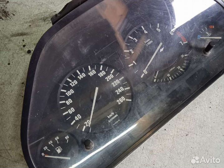 Щиток приборов bmw 7 E32 бмв е32