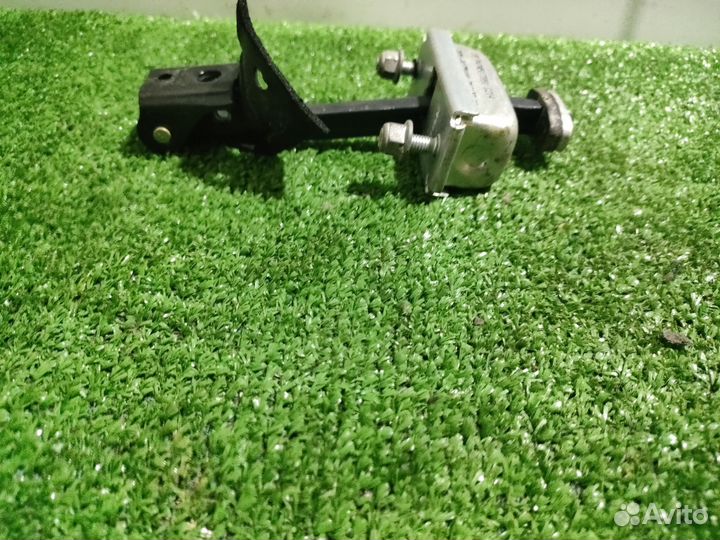 Ограничитель двери передний правый Ford Focus 2