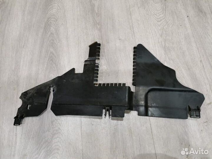 Дефлектор радиатора левый Nissan Teana J32