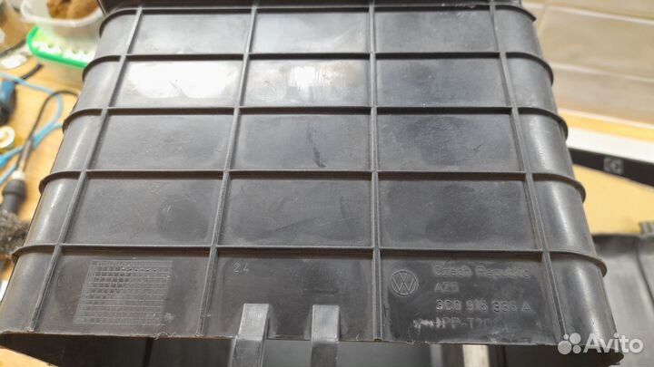 Защитный термокороб АКБ VAG 3C0 915 443A