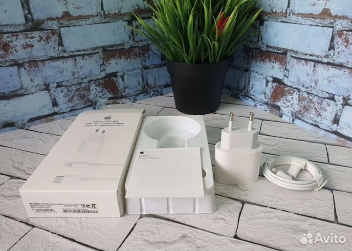 Быстрая зарядка для iPhone 20W + кабель